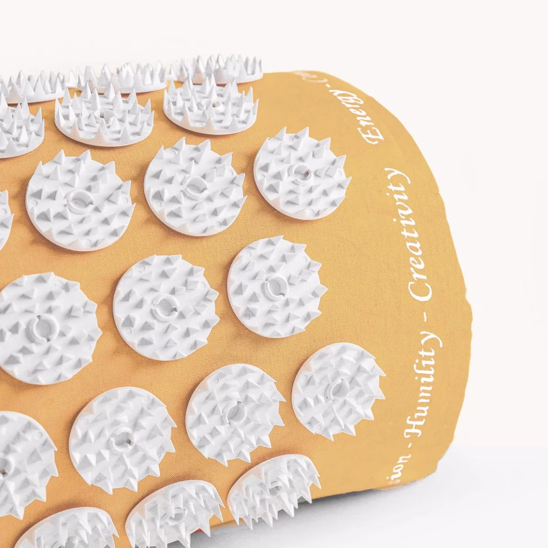 Shakti Spijkermat Nekkussen – Light – Geel